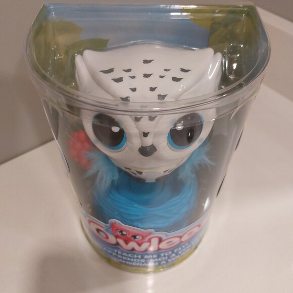 BNIB Owleez Flying Baby Owl Interactive Toy with Lights & Sounds - Picture 3 of 7